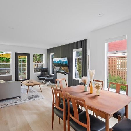 Modern Kitsilano 2 Bedroom Home With A Hot Tub Vancouver Exterior photo