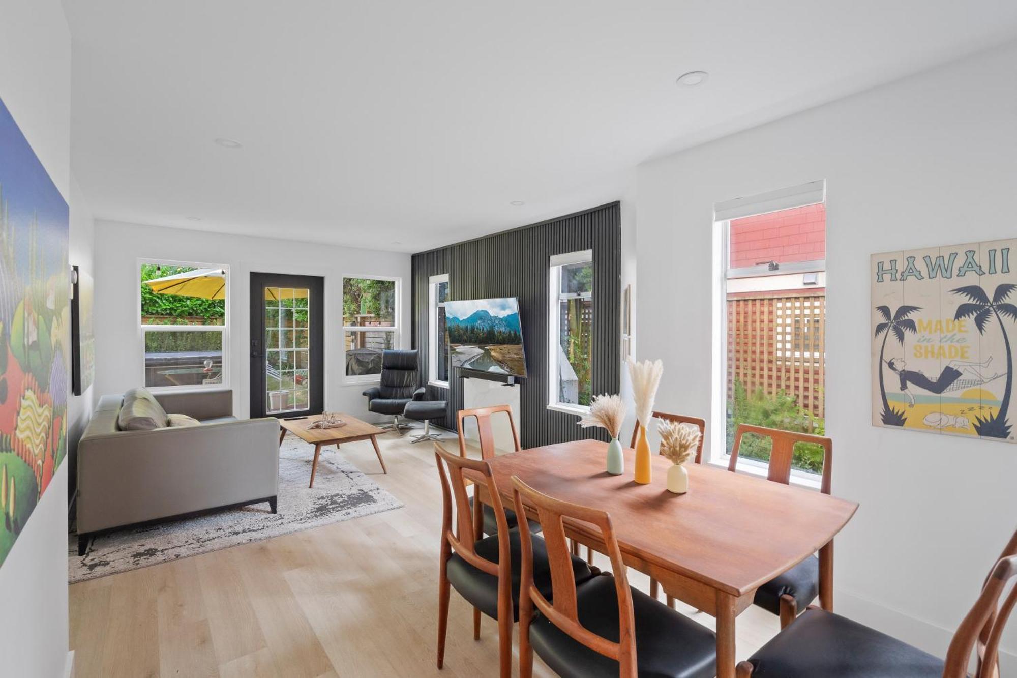 Modern Kitsilano 2 Bedroom Home With A Hot Tub Vancouver Exterior photo