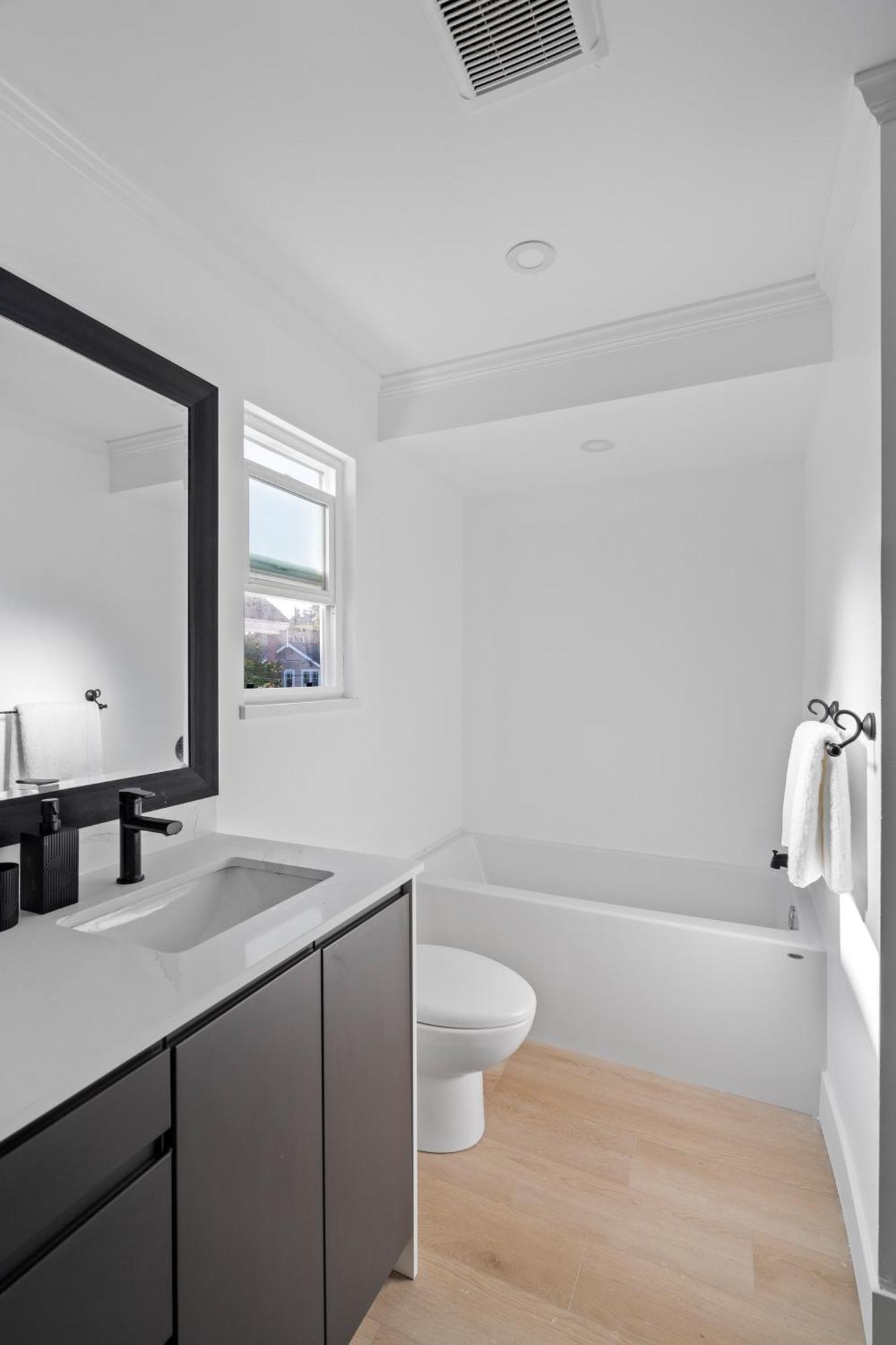 Modern Kitsilano 2 Bedroom Home With A Hot Tub Vancouver Exterior photo