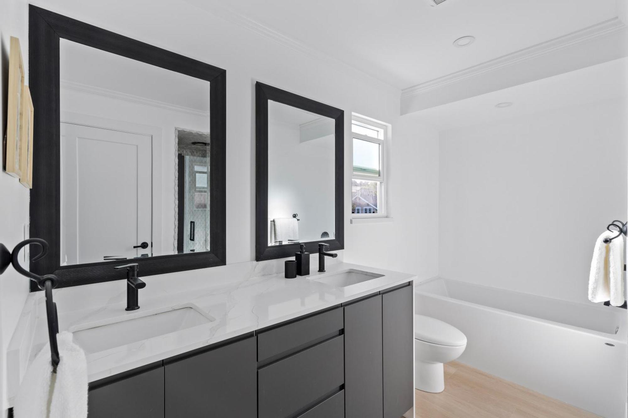 Modern Kitsilano 2 Bedroom Home With A Hot Tub Vancouver Exterior photo