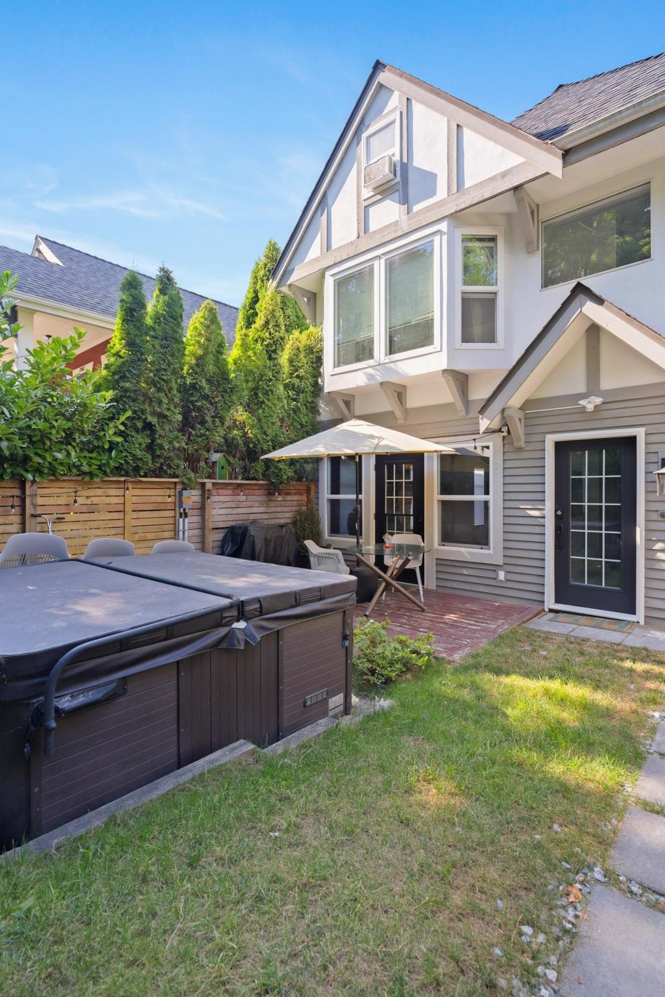 Modern Kitsilano 2 Bedroom Home With A Hot Tub Vancouver Exterior photo