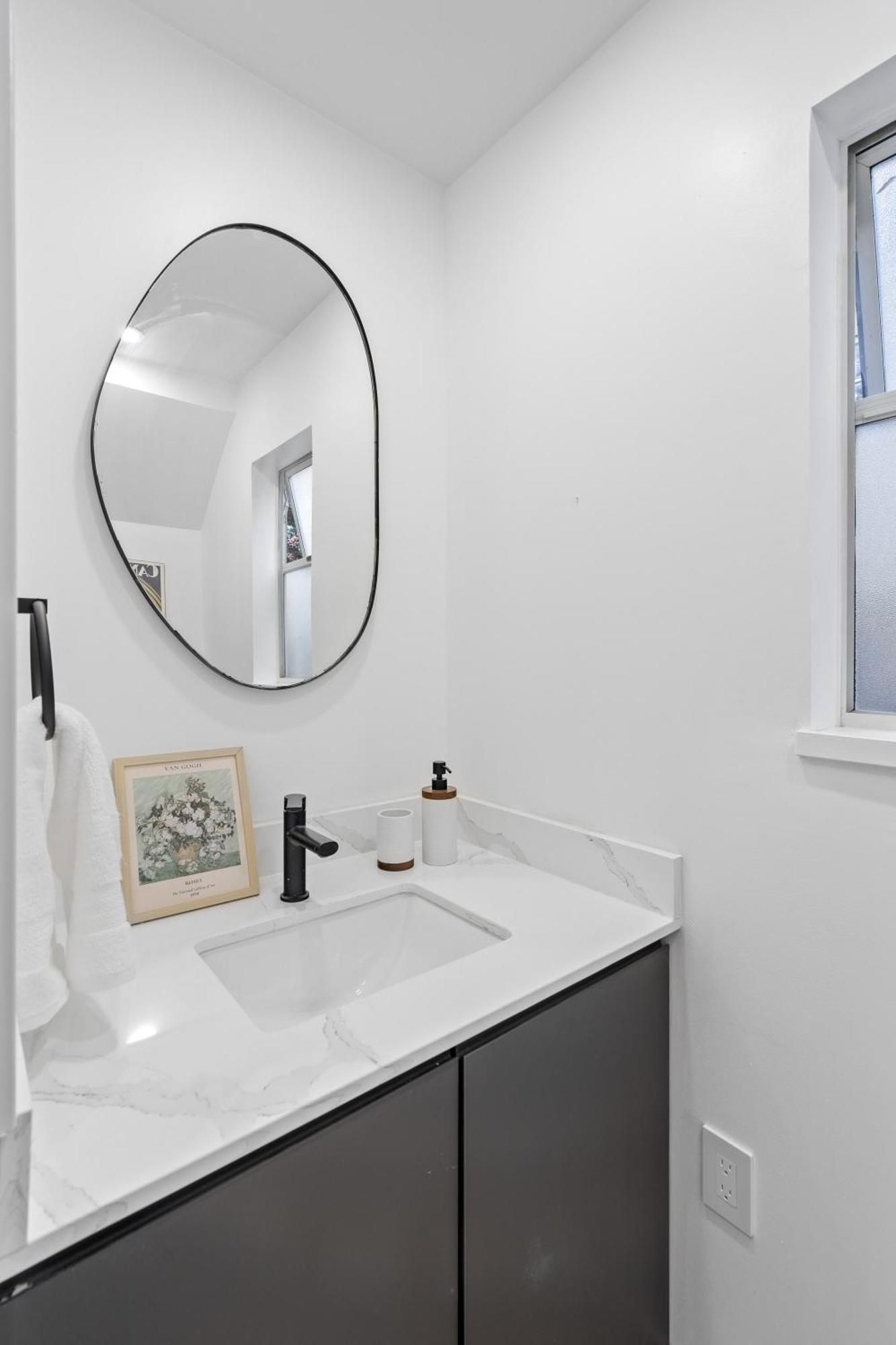 Modern Kitsilano 2 Bedroom Home With A Hot Tub Vancouver Exterior photo